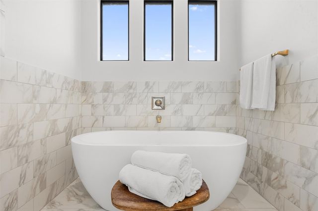 4961 Hartfield Road, Round Top, TX 78954