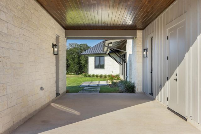 4961 Hartfield Road, Round Top, TX 78954