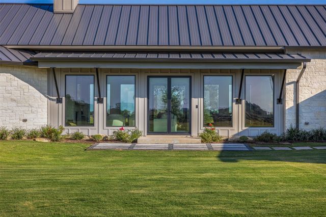 4961 Hartfield Road, Round Top, TX 78954