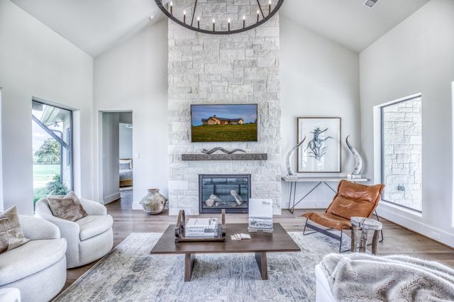 4961 Hartfield Road, Round Top, TX 78954