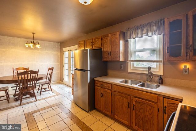 400 ARNOLD CT, Lebanon, PA 17042