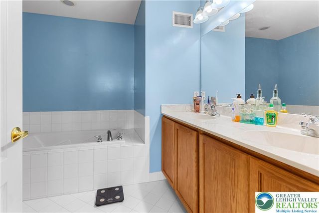 3420 Westminster Way, Upper Nazareth Twp, PA 18064