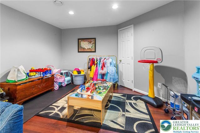 3420 Westminster Way, Upper Nazareth Twp, PA 18064