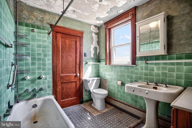 1012 WASHINGTON AVE, Marcus Hook, PA 19061