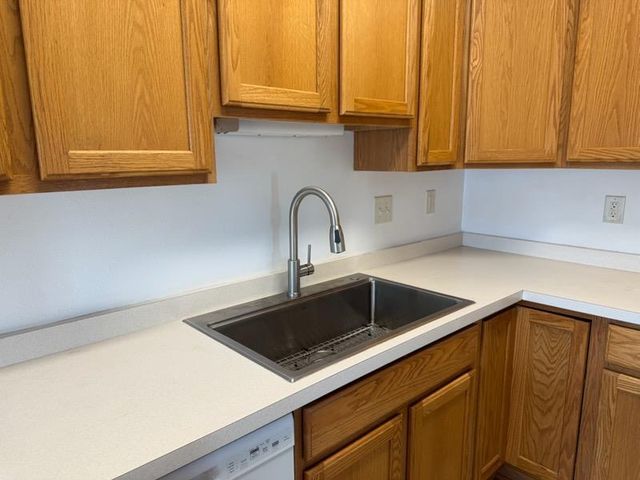 1010 Oak Place, West Fargo, ND 58078