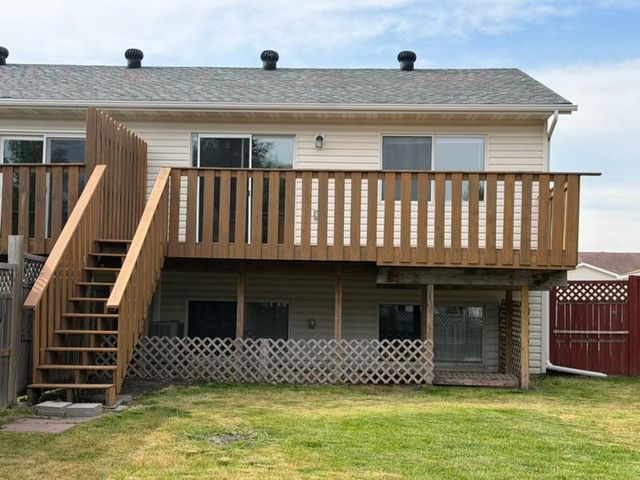1010 Oak Place, West Fargo, ND 58078