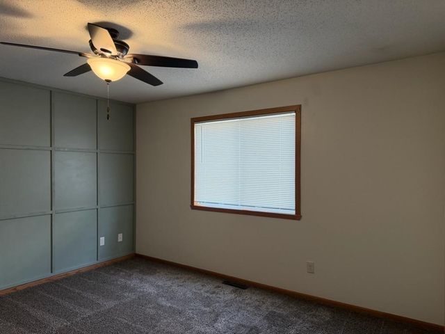 1010 Oak Place, West Fargo, ND 58078