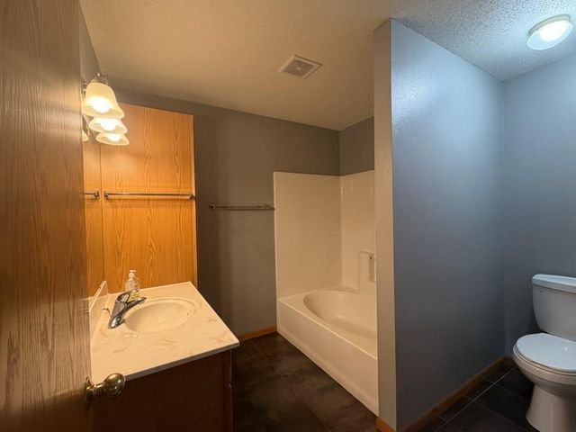 1010 Oak Place, West Fargo, ND 58078