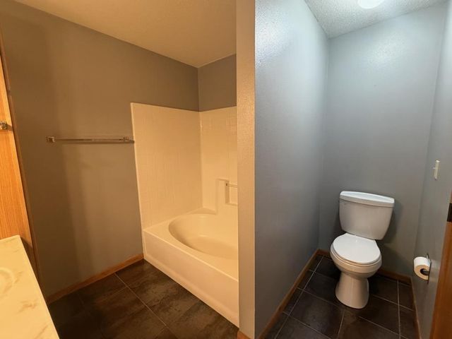 1010 Oak Place, West Fargo, ND 58078
