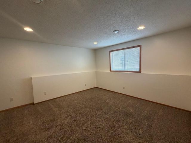 1010 Oak Place, West Fargo, ND 58078