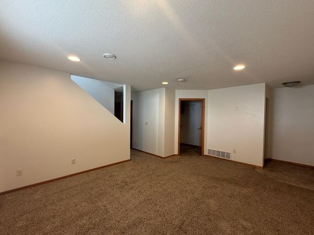 1010 Oak Place, West Fargo, ND 58078