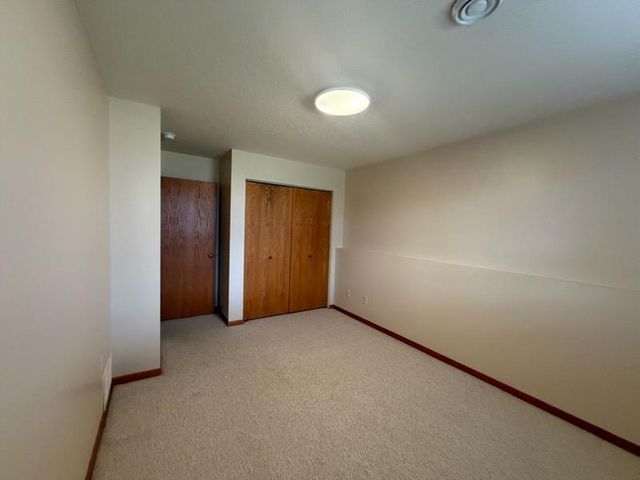 1010 Oak Place, West Fargo, ND 58078
