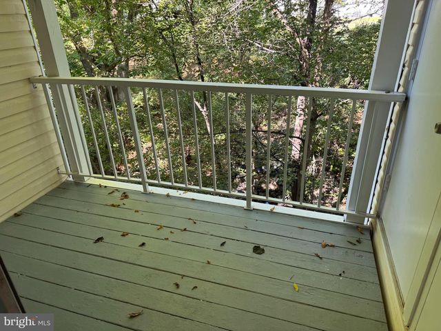 7 PICKERING CT #102, Germantown, MD 20874