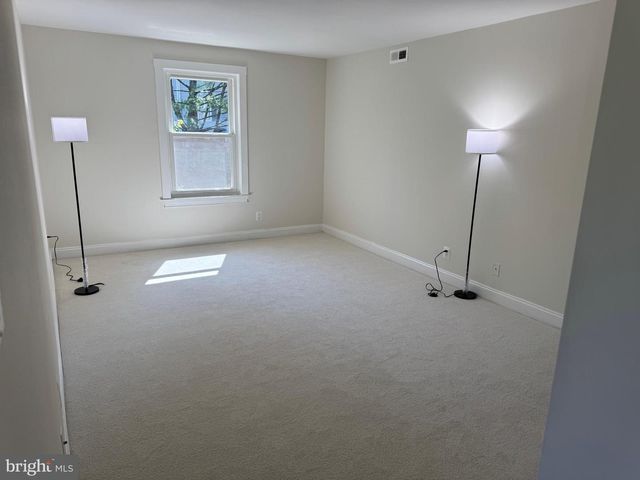 7 PICKERING CT #102, Germantown, MD 20874