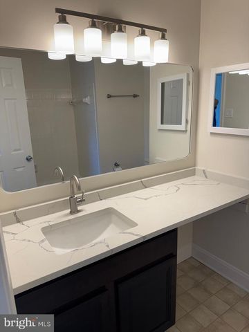 7 PICKERING CT #102, Germantown, MD 20874