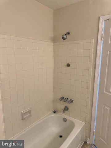 7 PICKERING CT #102, Germantown, MD 20874
