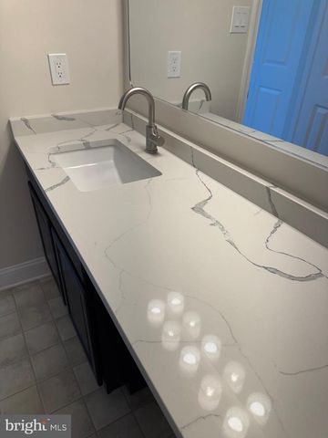 7 PICKERING CT #102, Germantown, MD 20874