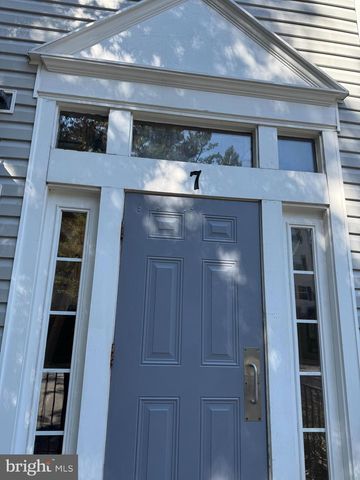 7 PICKERING CT #102, Germantown, MD 20874