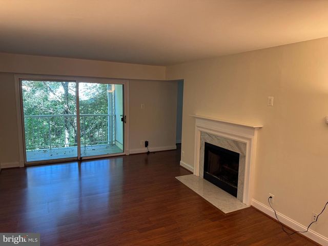 7 PICKERING CT #102, Germantown, MD 20874