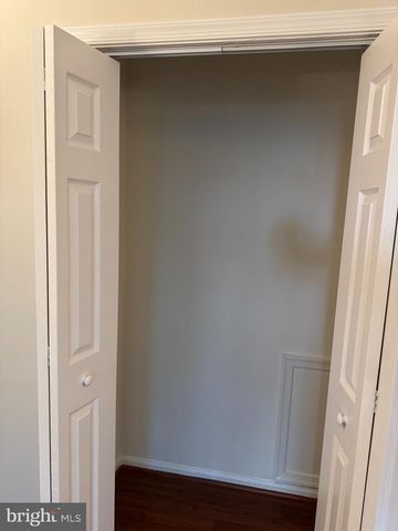 7 PICKERING CT #102, Germantown, MD 20874
