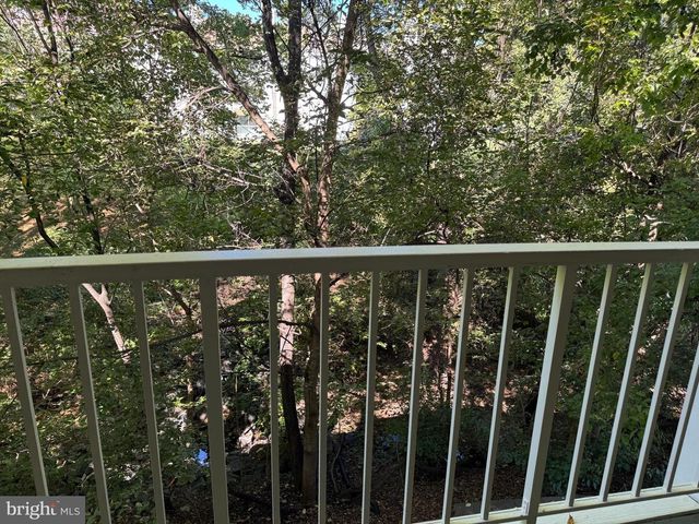 7 PICKERING CT #102, Germantown, MD 20874