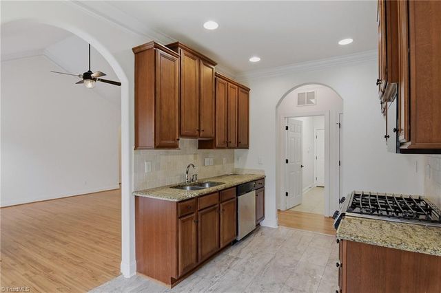 3857 Turnberry Park Drive, Pfafftown, NC 27040