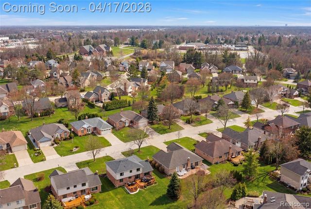 240 Parkland Drive, Rochester Hills, MI 48307