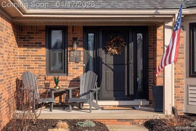 240 Parkland Drive, Rochester Hills, MI 48307