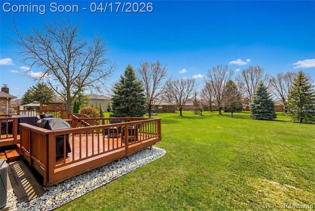240 Parkland Drive, Rochester Hills, MI 48307