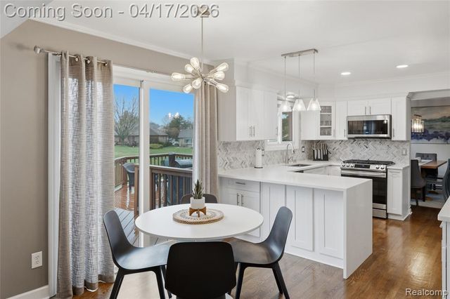 240 Parkland Drive, Rochester Hills, MI 48307