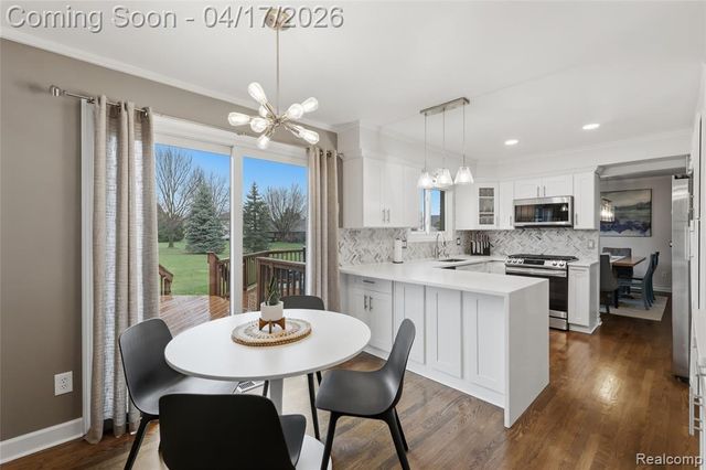 240 Parkland Drive, Rochester Hills, MI 48307