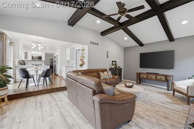 240 Parkland Drive, Rochester Hills, MI 48307