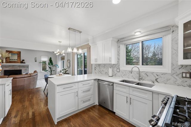 240 Parkland Drive, Rochester Hills, MI 48307