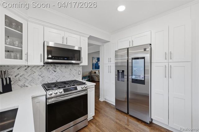 240 Parkland Drive, Rochester Hills, MI 48307