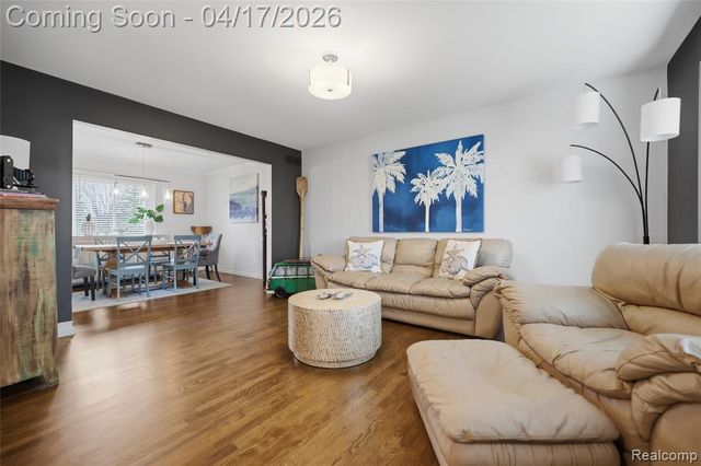 240 Parkland Drive, Rochester Hills, MI 48307