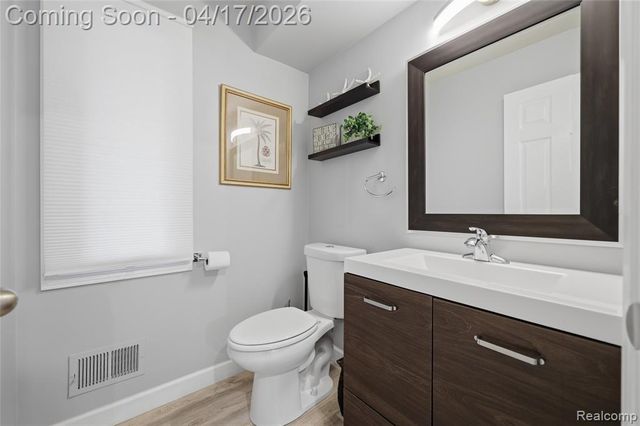 240 Parkland Drive, Rochester Hills, MI 48307