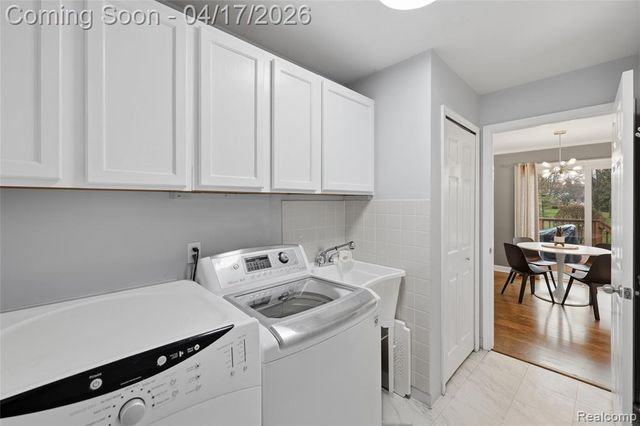 240 Parkland Drive, Rochester Hills, MI 48307