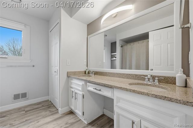 240 Parkland Drive, Rochester Hills, MI 48307