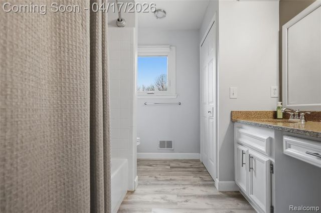 240 Parkland Drive, Rochester Hills, MI 48307