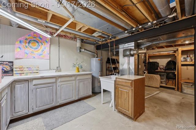 240 Parkland Drive, Rochester Hills, MI 48307