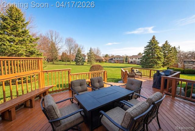 240 Parkland Drive, Rochester Hills, MI 48307