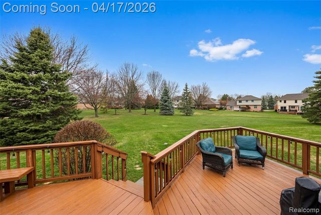240 Parkland Drive, Rochester Hills, MI 48307
