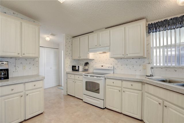 7664 Chasta Road 0, Micco, FL 32976