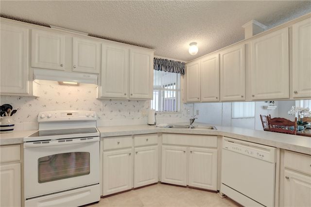 7664 Chasta Road 0, Micco, FL 32976