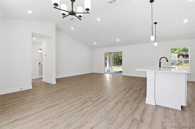 6704 N Foxdale Drive, Dunnellon, FL 34434