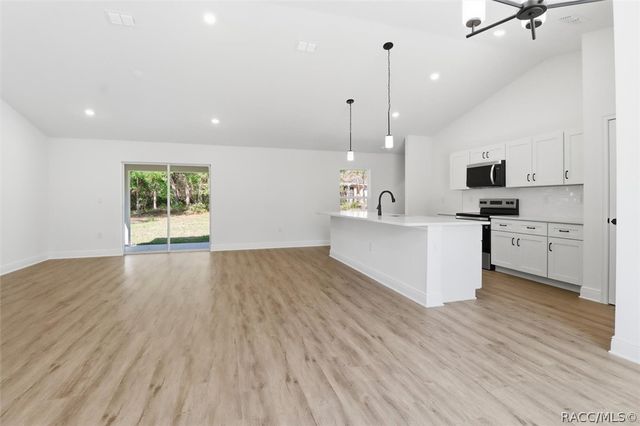 6704 N Foxdale Drive, Dunnellon, FL 34434