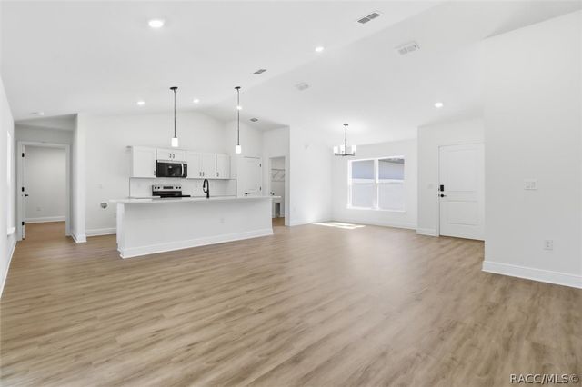 6704 N Foxdale Drive, Dunnellon, FL 34434