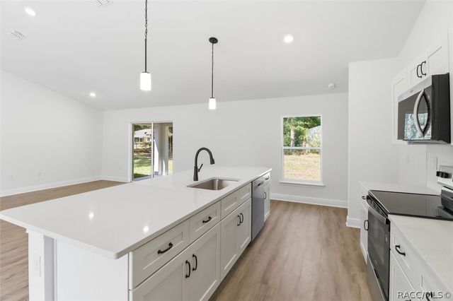 6704 N Foxdale Drive, Dunnellon, FL 34434