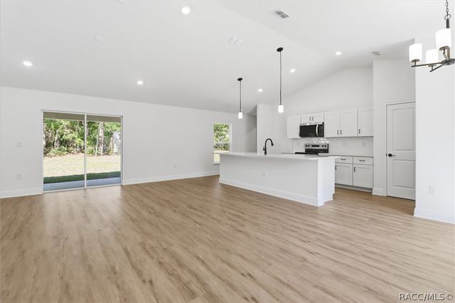 6704 N Foxdale Drive, Dunnellon, FL 34434
