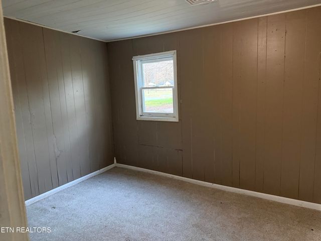 120 Poplar St, Harriman, TN 37748